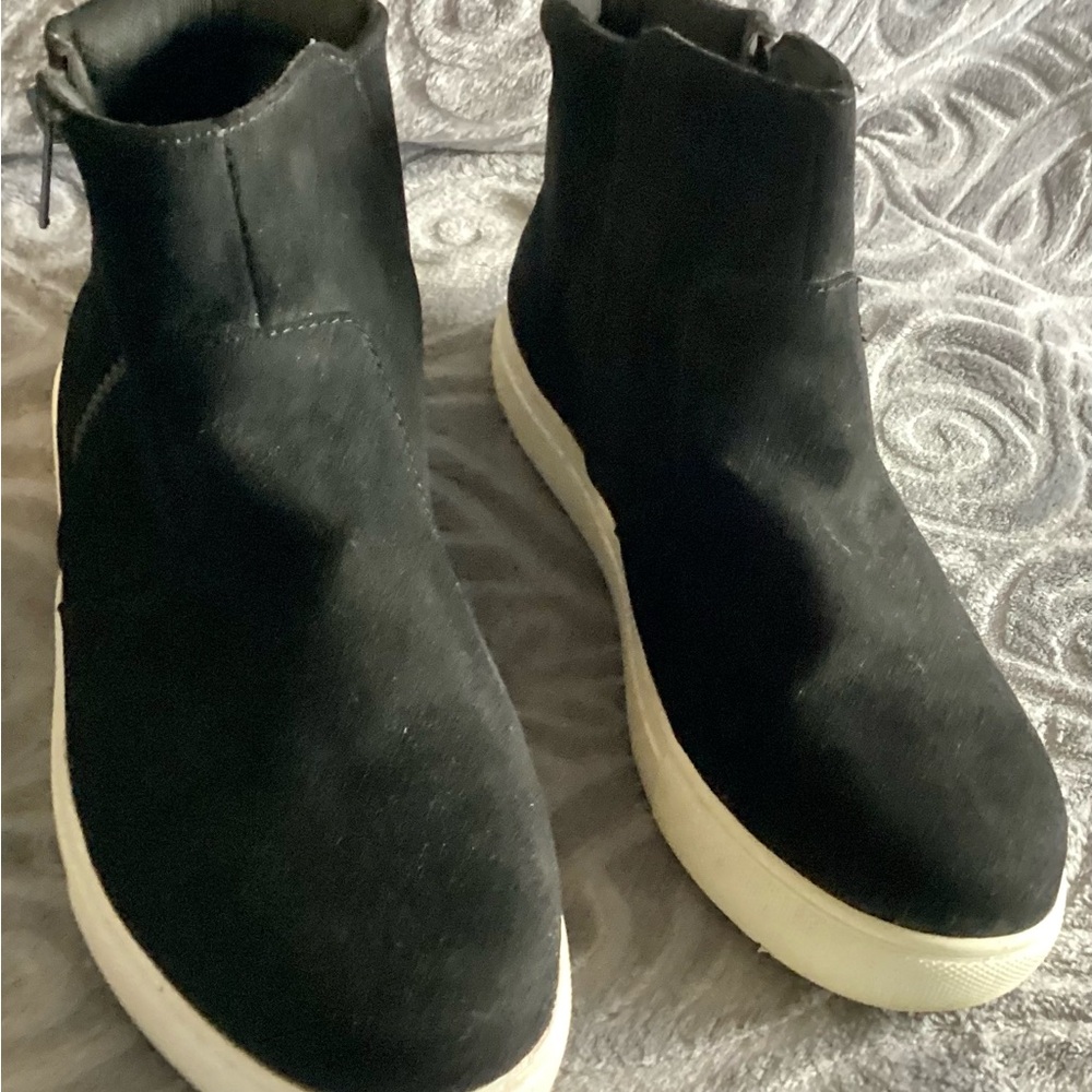 IZOD Black High-Top Sneakers